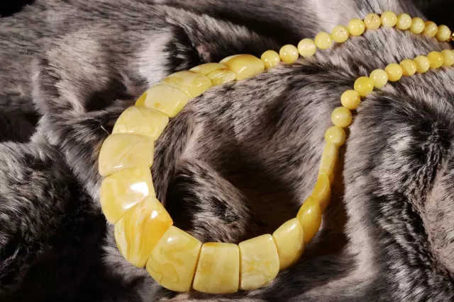 蜜蜡的种类及图片介绍,蜜蜡的种类及价值及图片