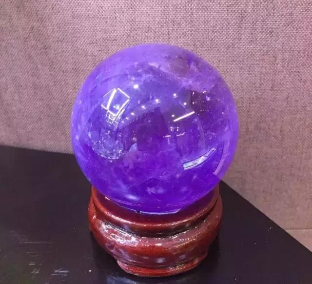 水晶球摆哪个位置最好,摆球是摆在点上吗