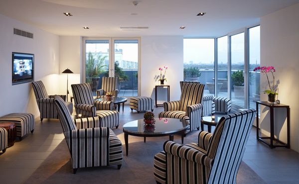 乐活旅行高调逃单，沙特公主携60名随从逃离酒店