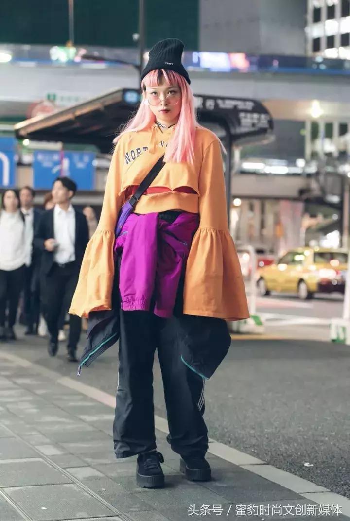 蜜豹时装周2018春夏首尔,伦敦蜜豹时尚街拍