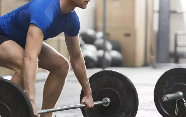 打羽毛球造成网球肘的原因,打羽毛球网球肘最快的自愈方法