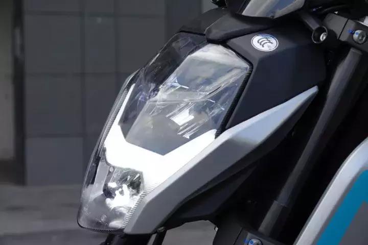 7.21秒国产加速最强250诞生：春风250NK，顺便把一些300cc也秒了