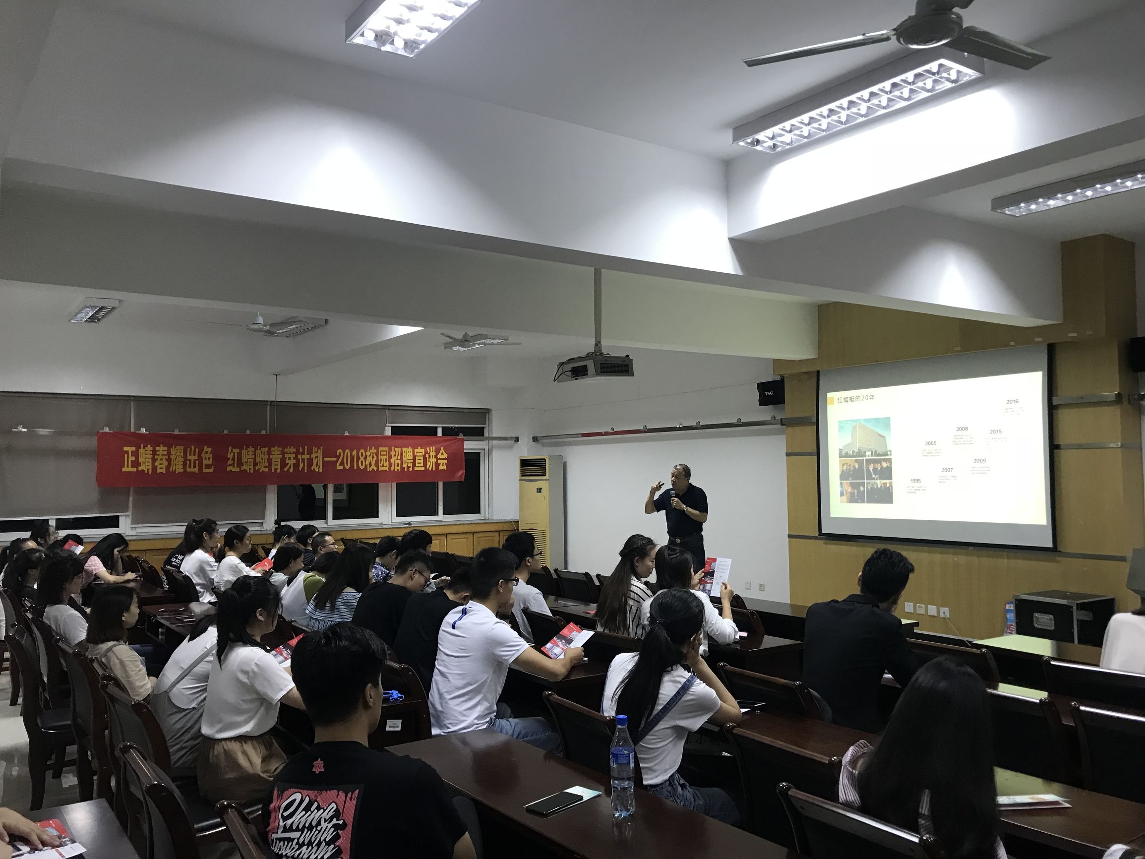 10多家上市企业盯准温职院毕业生陆续进校选“千里马”