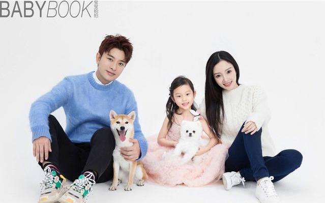 甜馨长得越来越像妈妈李小璐了,甜馨衣服比李小璐还有气质