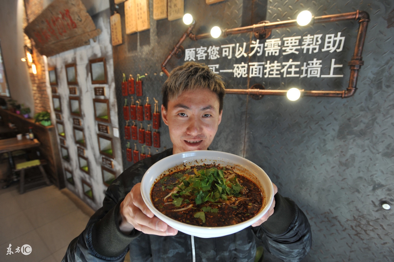 一家20平米的街边小吃店,如何诞生一个百万富豪