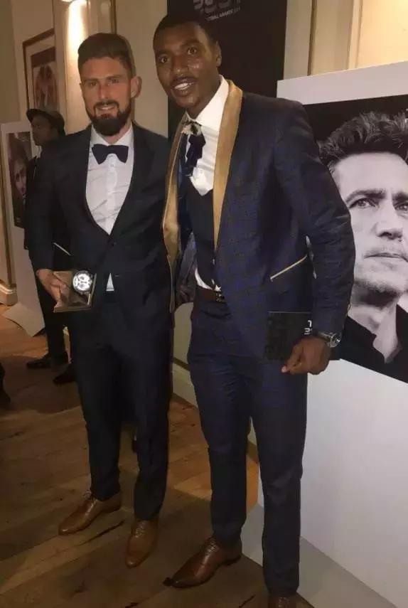 罕见门将读秒倒钩进球,门将读秒倒勾