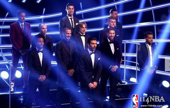 盘点最近20年最强的足球队,年度最佳阵容足球2011