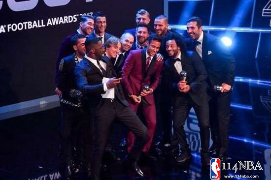 盘点最近20年最强的足球队,年度最佳阵容足球2011