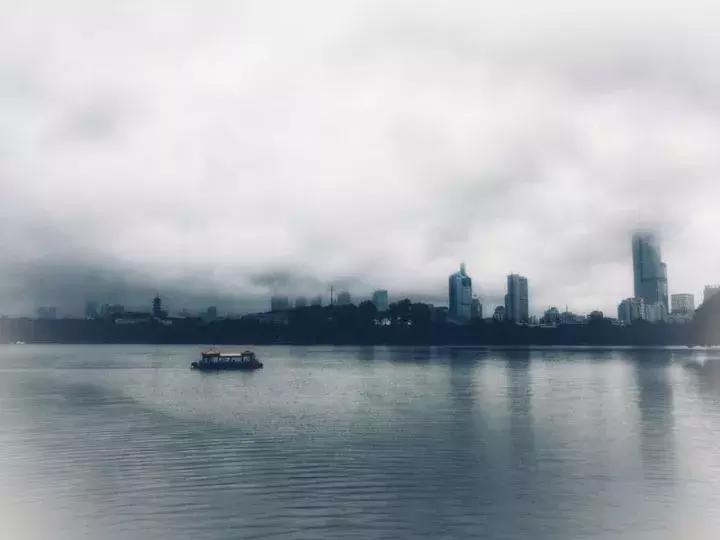 手机拍照拍不出你们的美感,拍照不好看是手机的问题