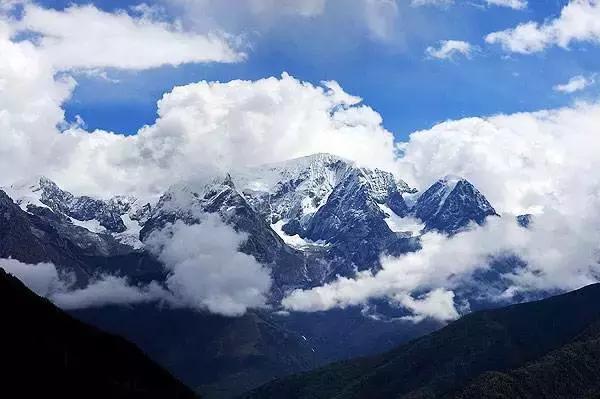美雪哭了视频完整版,冬天的西岭雪山风景