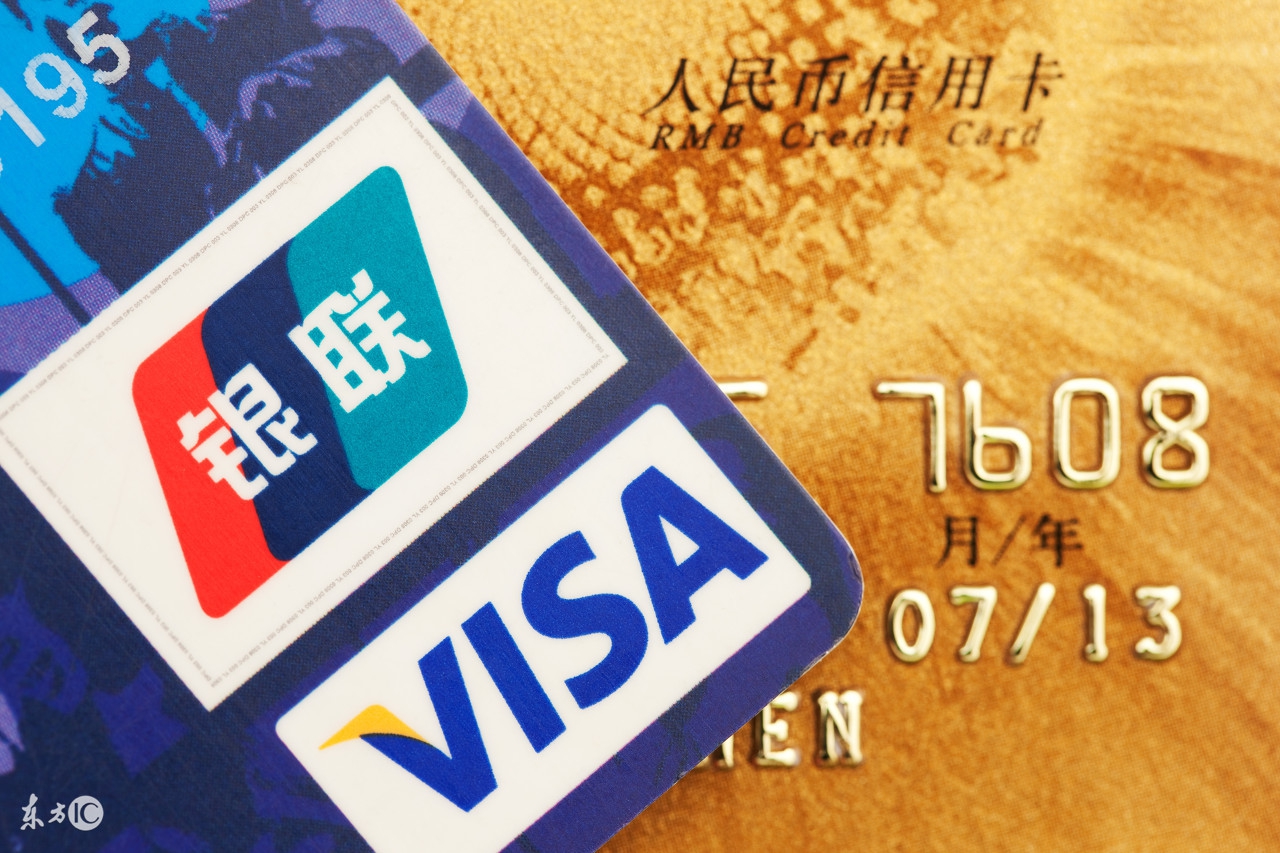 携带大量现金回国违法吗,携带超额人民币出境被查会没收吗