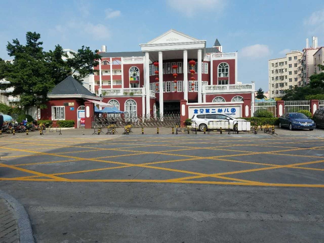 孩子安全问题家长一定要重视,校园周边的交通安全隐患谁负责