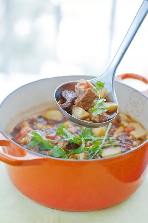 西红柿能不能和土豆一起炖牛肉,西红柿土豆炖牛肉怎么炖得熟烂嫩