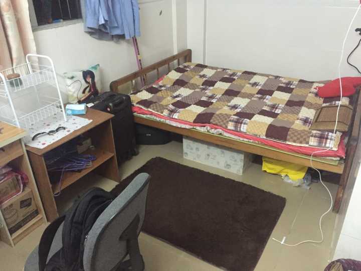 抠脚大汉闯天下,抠脚大汉进房间