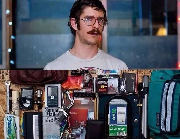 成都男人骚不骚,请看他的包