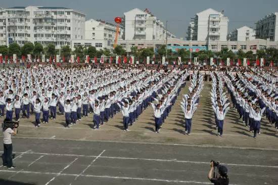 外地人怎样才能在上海中高考,外地人在上海怎么上学