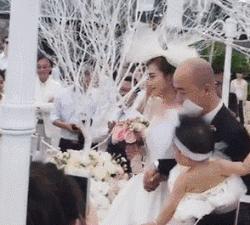 隆诗VS包包，两场在巴厘岛举办的婚礼，为什么评价差这么多？