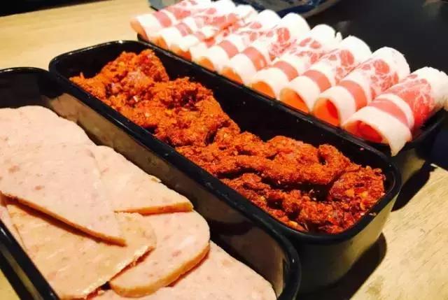 大连有一家特别的火锅店,大连适合去吃的平价火锅店