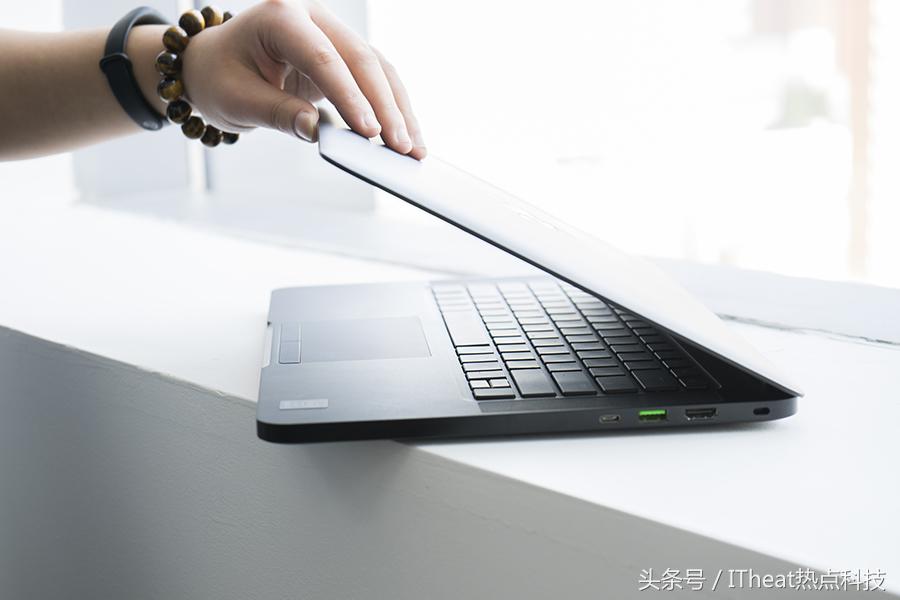 雷蛇灵刃轻薄游戏本,雷蛇新款灵刃游戏本