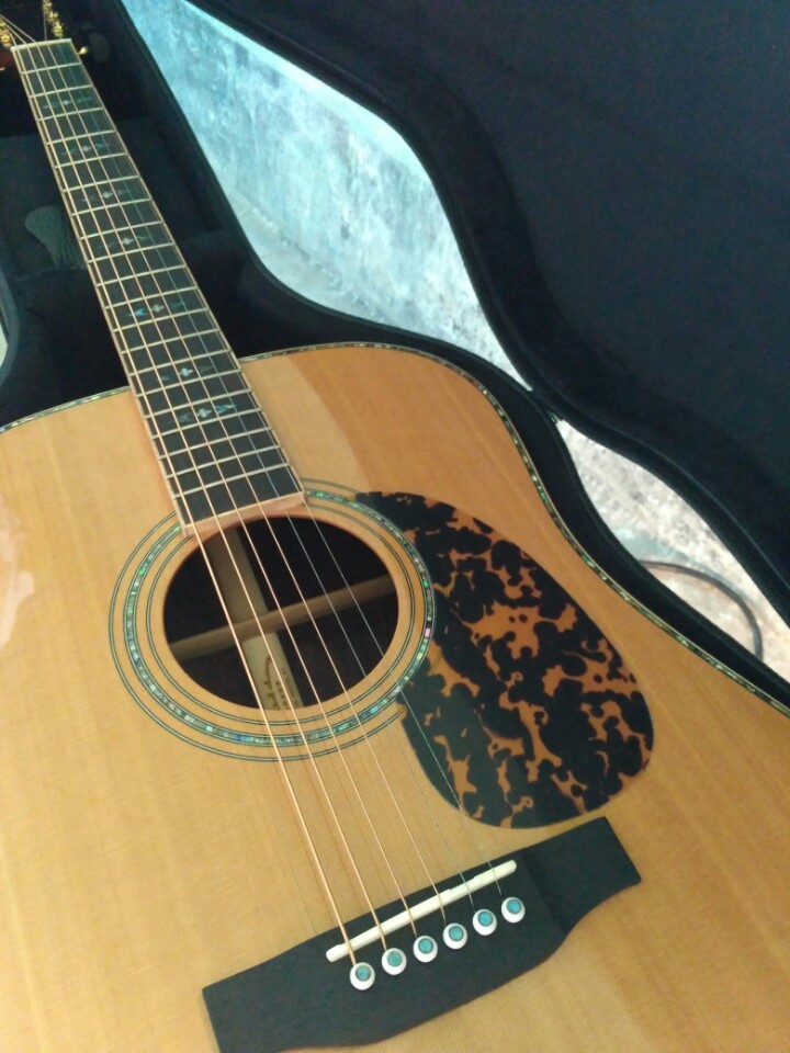 新手入门的合板吉他哪种最好,吉他单木好还是合板好