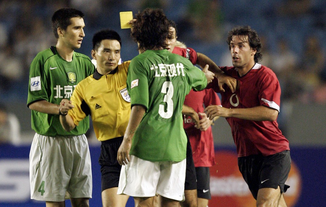 中国最后一个干净的足球裁判!受到生命威胁依旧公正吹罚比赛!