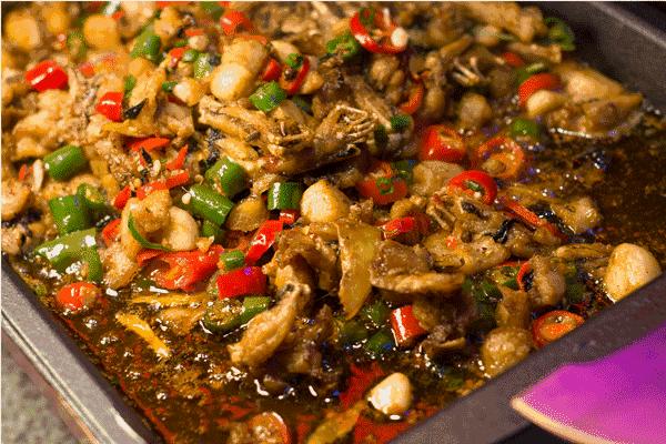 广州岗顶美食街,岗顶地铁口美食街