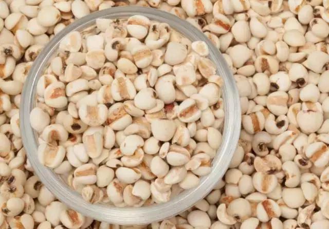 你是不是感觉自己湿气很重呢,晚上几点洗澡不容易有湿气