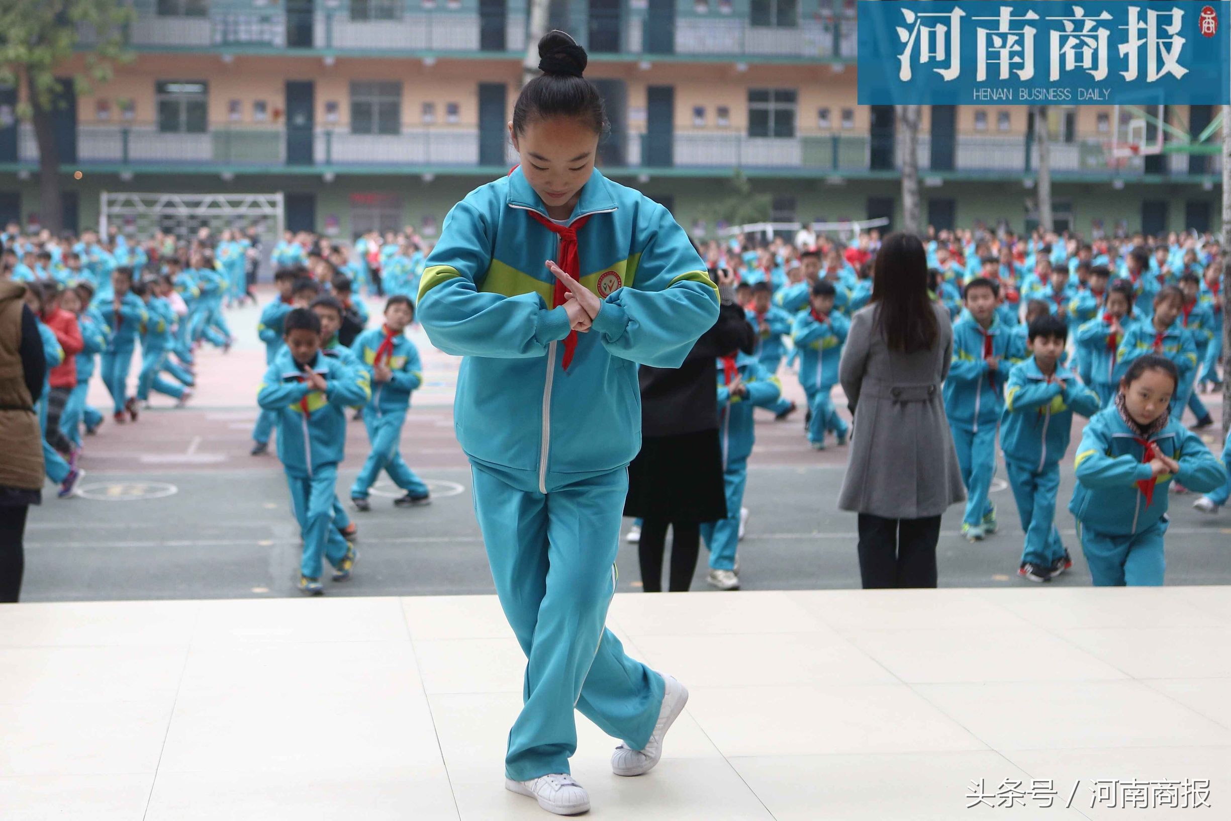 踢腿腾挪、拱手作揖……这家小学把戏曲进校园玩出新花样！