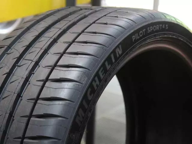 耐力赛绝非无休止地“画圈”,而是用轮胎来拓宽的哲学