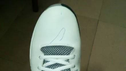 鞋子的圆珠笔迹该怎么清洗？