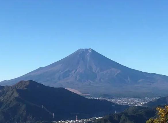 苍天好轮回掉发饶过谁,连富士山都秃了更何况人类!