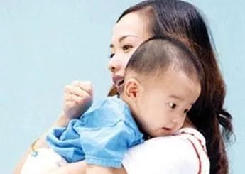 宝宝喉咙拍痰拍不出,宝宝咳嗽有痰怎么拍后背