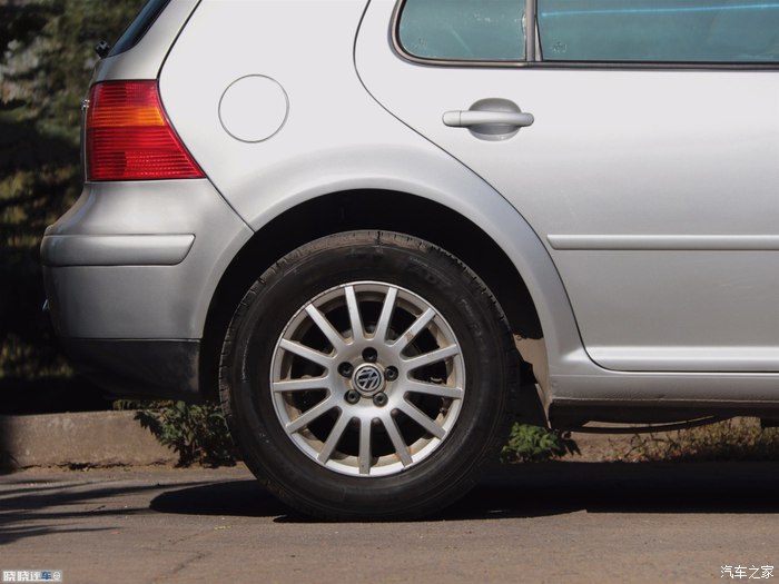 两万块钱能买到几年的高尔夫,两万多块钱买个二手车