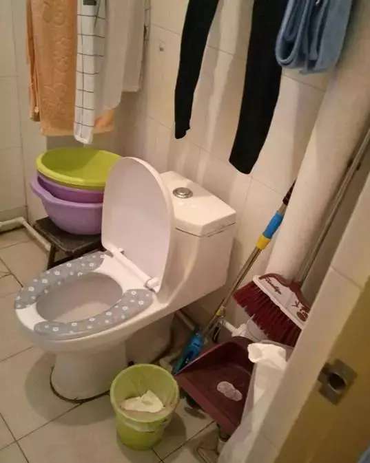 租在顶楼小阁楼,租的阁楼天花板隔音差