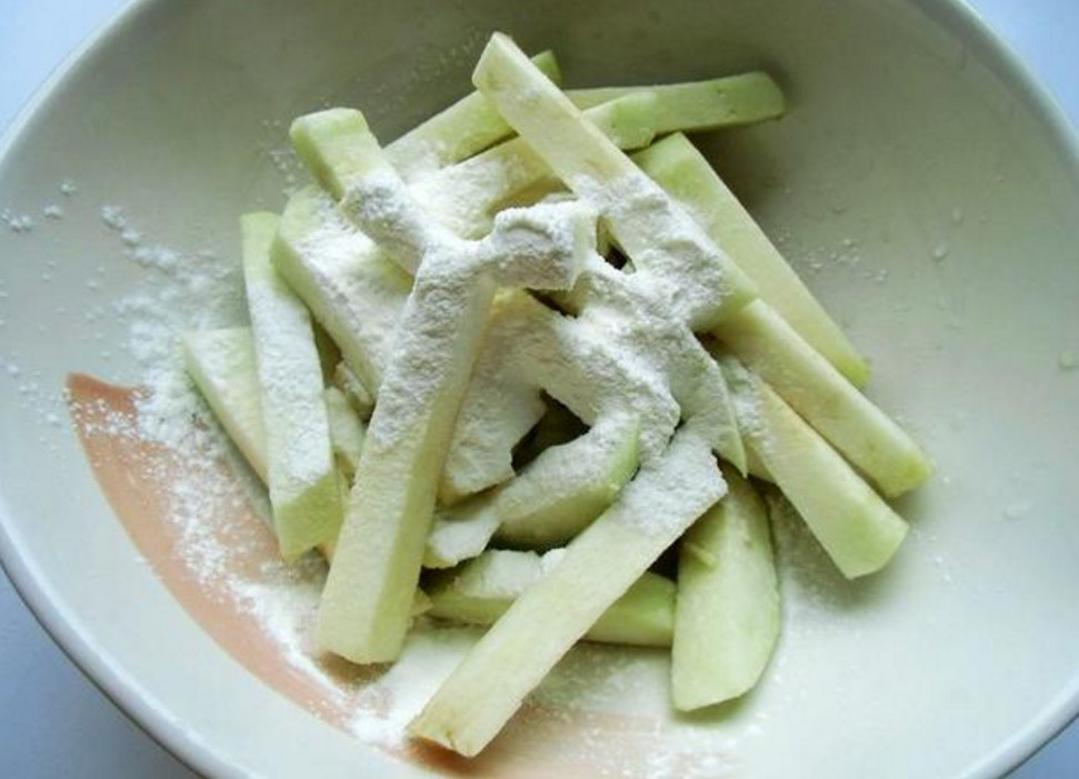 油炸脆皮茄子条外焦里嫩,油炸茄子丝外酥里嫩