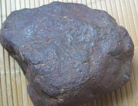 石铁陨石最高能卖多少钱一克,不带磁性的石陨石最低价多少一克