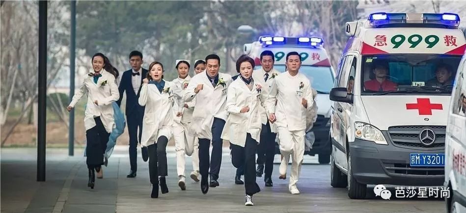 这一次,医疗电视剧可不止是医生们在谈恋爱了!