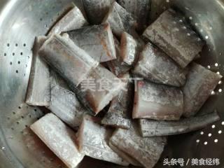 酸醋炖刀鱼的做法,秋刀鱼加醋的做法