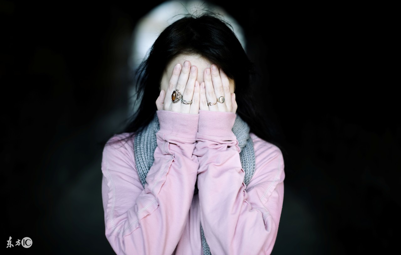 不要再自作多情了,作为女人要自尊自爱不要太暴露