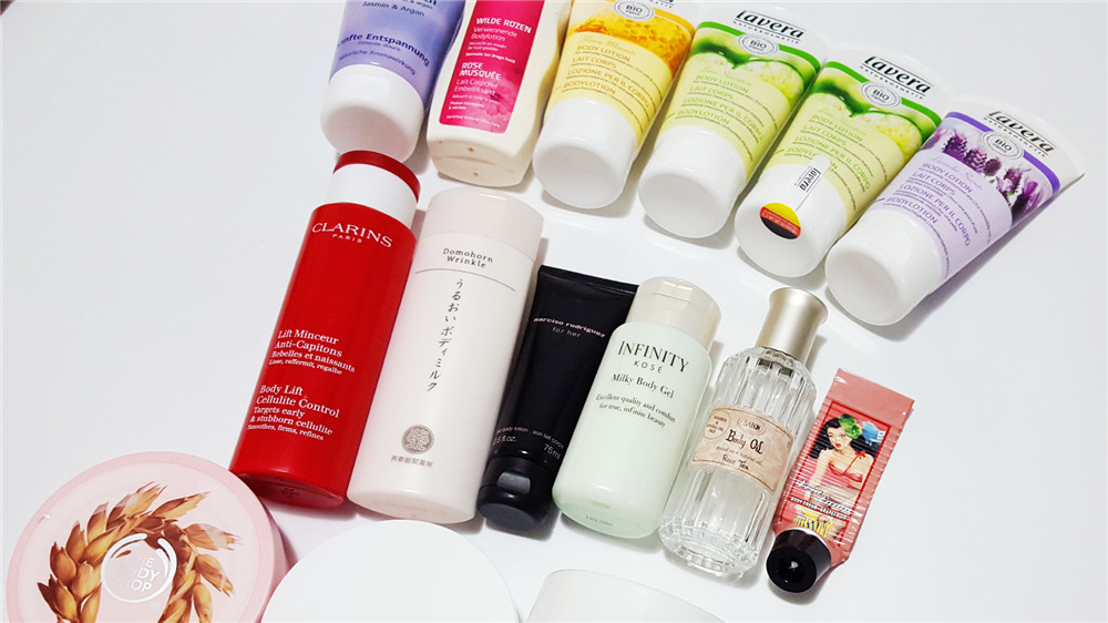 面部保养和身体保养一起进行,日常的脸部保养