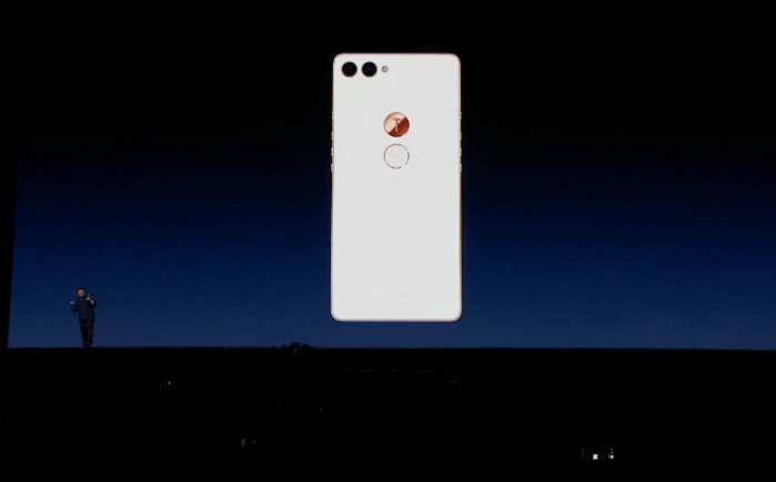 老罗用的手机发布会上讲售后,老罗很朴实的一场高科技发布会