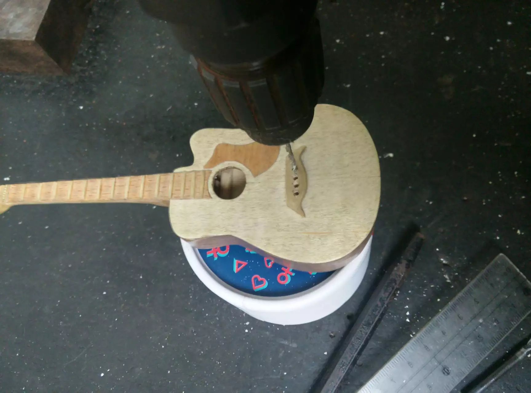 最简单工具做吉他,自己动手做吉他教程