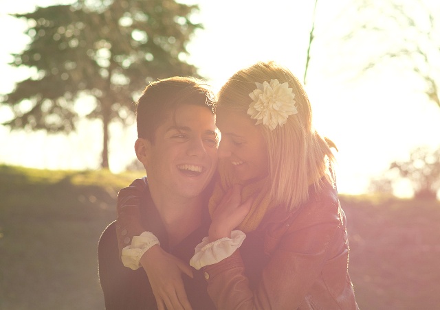 男朋友比我矮但不介意,男朋友很矮妈妈嫌弃怎么办