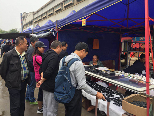 这几天在哪里挖玉石,这几天哪里可以捡玉石啊