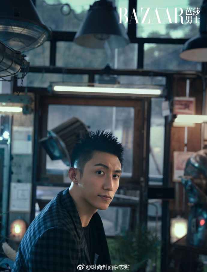 黄景瑜西装时尚芭莎晚宴,黄景瑜西装芭莎