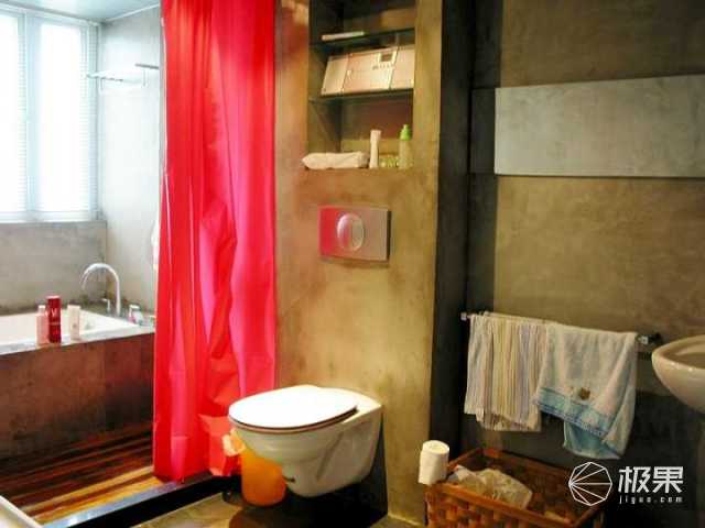 地板上粘东西了怎么弄掉,地板上粘了水泥怎么办