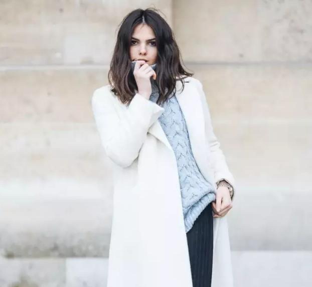 羽绒服裙子这样穿时髦大气又简单,穿什么连衣裙套长款羽绒服好看