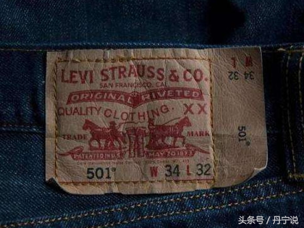 乔布斯永远穿的牛仔裤和黑衬衫,乔布斯黑t恤牛仔裤