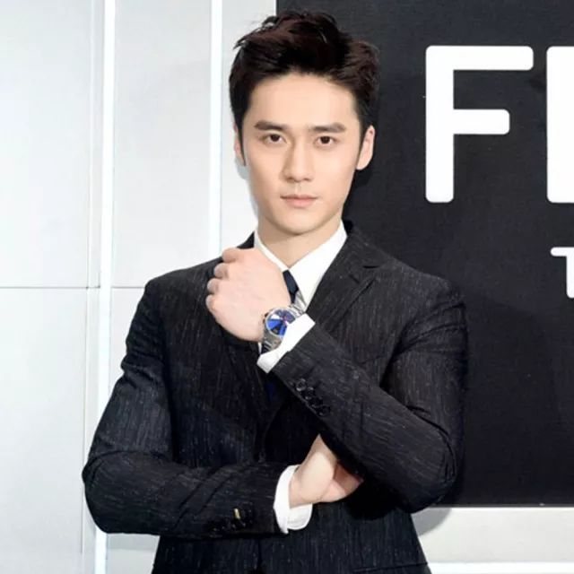 fendi小怪兽双肩包,fendi小怪兽男包2020款