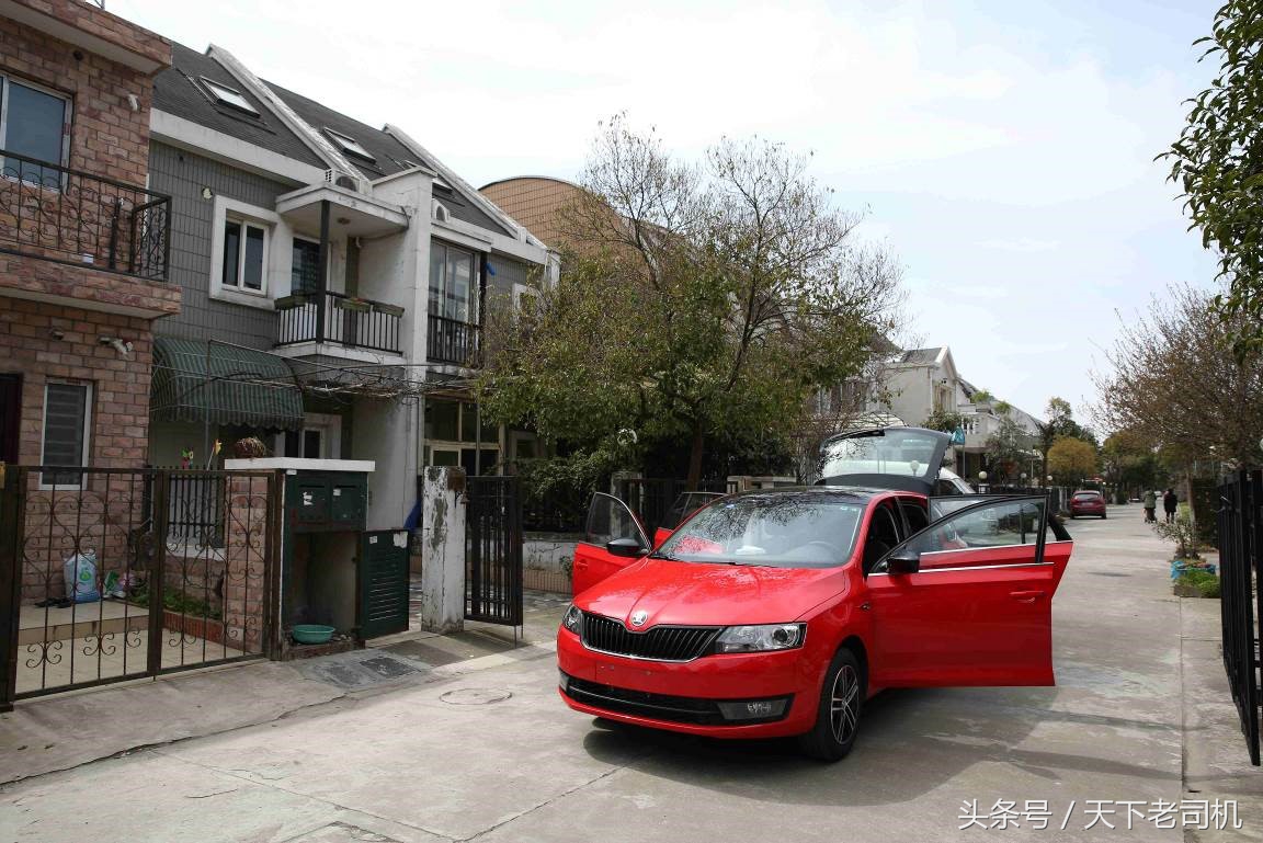 为了幼儿安全安装软件,为儿童安装安全座椅